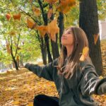 Milana Khametova Instagram - Мой сентябрь!🍂 В этом году ты конечно прекрасен, но такой нелегкий для меня! Но оно того стоит! Если бы вы только знали, сколько всего мы готовим для вас!💥 Как много сейчас той работы , которая остаётся за кадром! Много сил, времени, смеха, слез и восторга до мурашек!! Да, часто пропадаю в тг и в сторис, потому что много работаю, а показать пока не могу! НО!! это будет совершенно неожиданно.. Осталось совсем чуть-чуть….🔥