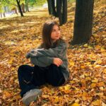 Milana Khametova Instagram - Мой сентябрь!🍂 В этом году ты конечно прекрасен, но такой нелегкий для меня! Но оно того стоит! Если бы вы только знали, сколько всего мы готовим для вас!💥 Как много сейчас той работы , которая остаётся за кадром! Много сил, времени, смеха, слез и восторга до мурашек!! Да, часто пропадаю в тг и в сторис, потому что много работаю, а показать пока не могу! НО!! это будет совершенно неожиданно.. Осталось совсем чуть-чуть….🔥