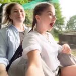 Milana Khametova Instagram - тот самый аттракцион, о котором я вчера говорила в сторис! Альпийские горки (это в Минске, кто еще не понял) Эмоции супер!🔥 По итогу прокатилась 3 раза) даже видео сняла, что в принципе проблематично сделать на такой скорости, особенно на поворотах🙈 Камеру пришлось закрепить к руке на резинку для волос😅 Отмечай того, с кем прокатились бы на таком аттракционе🎢