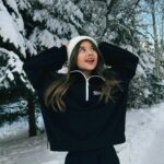 Milana Khametova Instagram - вот такую зиму мы любим❄️☃️ а еще мы очень любим @millisa_brand 🤍
