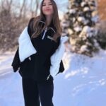 Milana Khametova Instagram - вот такую зиму мы любим❄️☃️ а еще мы очень любим @millisa_brand 🤍