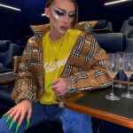 Milana Petrova Instagram - Куртка Burberry 200 000₽ Футболка Vetements 44 000₽ Джинсы Vetements 99 500₽ Сумочка Louis Vuitton 180 000₽ Кеды Louis Vuitton 50 000₽ Анальная пробка 900₽