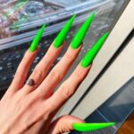 Milana Petrova Instagram - Сегодня я пробую бедность! Ноготочки всего за 8000₽.