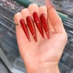 Milana Petrova Instagram - Эти ногти стоят 18к))) привет инстасосалке с ее кривыми обрубками 😗✌🏻