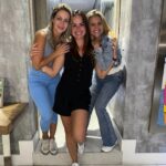 Milena Torres Instagram - Les dejo aquí 5 fotos que resumen una noche de amigas que crecieron juntas, que no les importa la distancia ni que cada una tenga mil cosas que hacer siempre 😆, lo más valioso aqui es que después de casi 30 años de amistad, aquí estamos y aquí seguimos juntas disfrutando cuando sea y donde sea ❤️Las Adoro hoy y siempre ♾️ #friend @pattyschwarzoficial @geo_palacios @wandadisidoro @yerlinghostos