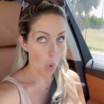 Milena Torres Instagram - Un poco de humor matutino para las mamasitas latinas que están por el mundo 😆Feliz Viernes!!! Hagan su reserva para hoy así 🤪🩷 #goodvibes #friday #spanglish PD: Yo hago la voz en off por cierto 🤪😏 ya me sale solita de tanto escuchar lo mismo 😅