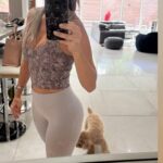 Milena Torres Instagram – Tengo casi 2 meses entrenando solita en mi casa (sigo rutinas que me gustan) y me encanta!!! Obvio No lo hago perfecto y tampoco soy profesional 😂 Tambien se que es cuestión de tiempo…  Pero en verdad cada dia me voy sintiendo mejor y se que voy aprendiendo a mi ritmo, sin prisa pero Feliz! Les seguire compartiendo❣️