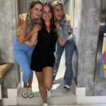 Milena Torres Instagram - Les dejo aquí 5 fotos que resumen una noche de amigas que crecieron juntas, que no les importa la distancia ni que cada una tenga mil cosas que hacer siempre 😆, lo más valioso aqui es que después de casi 30 años de amistad, aquí estamos y aquí seguimos juntas disfrutando cuando sea y donde sea ❤️Las Adoro hoy y siempre ♾️ #friend @pattyschwarzoficial @geo_palacios @wandadisidoro @yerlinghostos