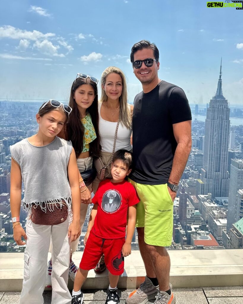 Milena Torres Instagram - New York, New York 🗽 #summit #empirestatebuilding #newyork #family #moment #travel #love #instagood