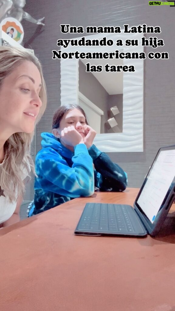 Milena Torres Instagram - Y a pesar de todo 😂 creanme que siempre es Principal Honors en su colegio 💃🏼👏👍✌🏻😆 Asi que algo entiende de lo que leo a mi estilo 🥶