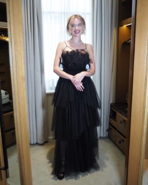 Milly Alcock Instagram - LND 🐉❤️‍🔥
@houseofthedragonhbo 

Styling : @hollyevawhite 
Make up : @taliasparrowmakeup
Hair : @jillianhalouska
Dress : @dior 
Jewellery: @debeersofficial