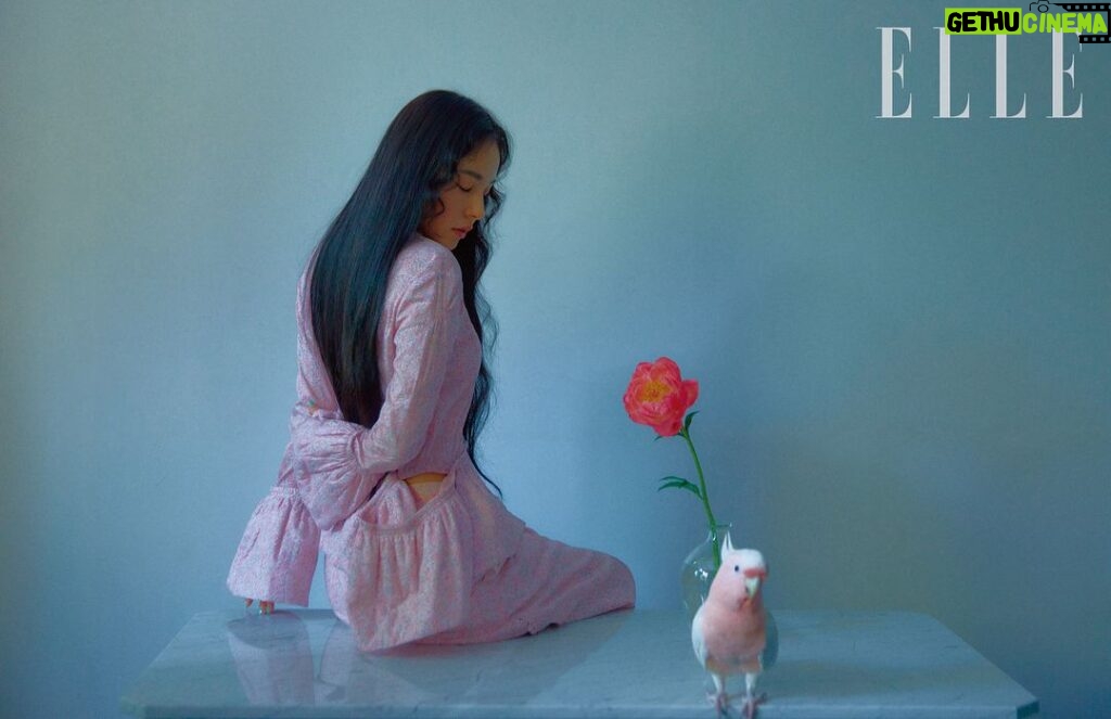 Min Hyo-rin Instagram - 앵무새야 나랑 친해지자🙀@ellekorea