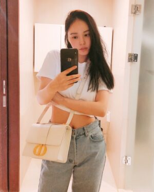 Min Hyo-rin Instagram - 😎🌱👜🌸크리미해서 더이뽀🥰#Dior30Montaigne #Dior @Dior @MariaGraziaChiuri