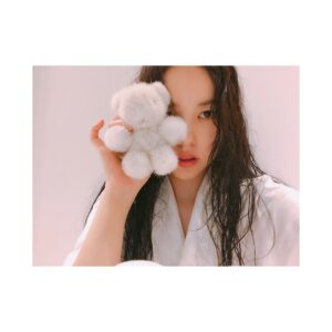 Min Hyo-rin Instagram - 잘자요🌸🌿