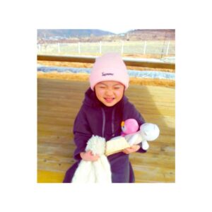 Min Hyo-rin Instagram - 고모모자가좋은하린이🧢😘💕👍🏻😬