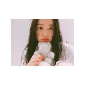 Min Hyo-rin Instagram - 잘자요🌸🌿
