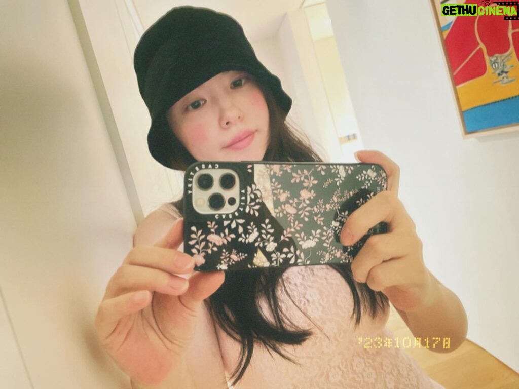 Min Hyo-rin Instagram - 다시돌아온 모자 잃어버리지 말자🖤🎩