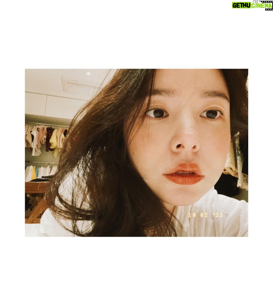 Min Hyo-rin Instagram - 🍫☕️핫초코 잔뜩 묻히며 하루 끝🫥✌🏻