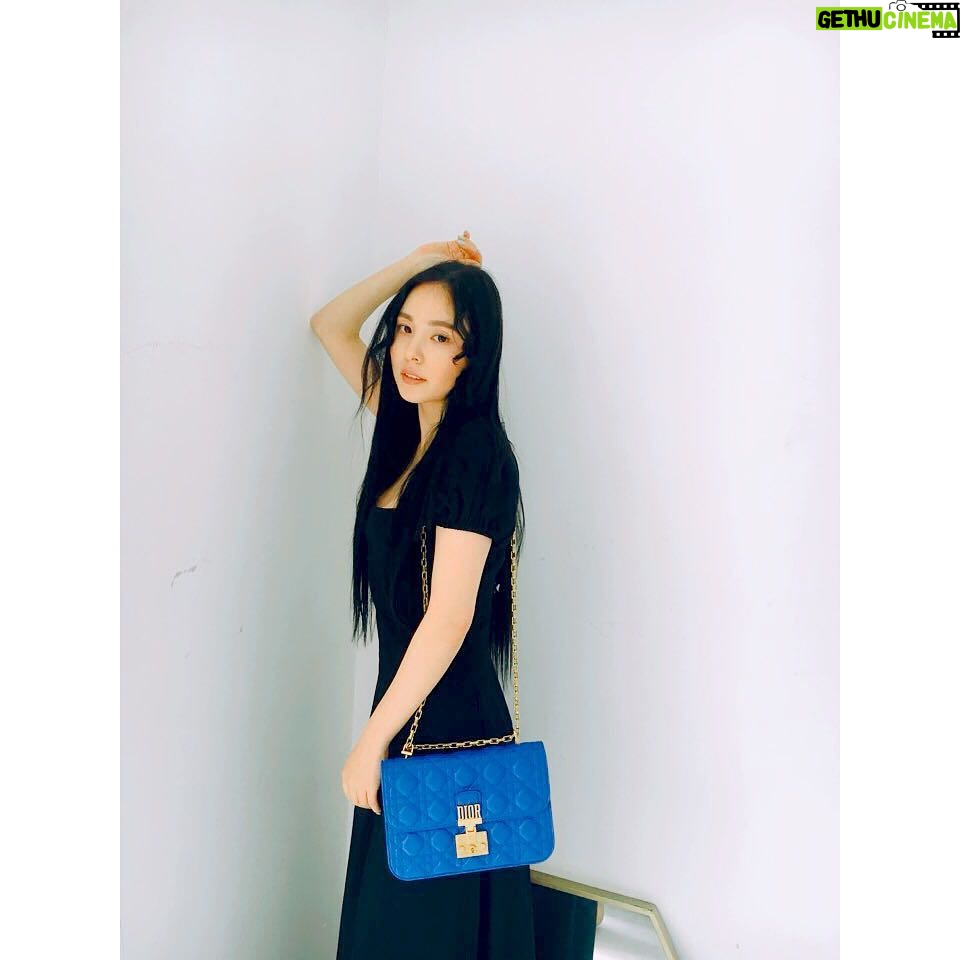 Min Hyo-rin Instagram - 💕💙😘@dior