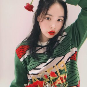 Min Hyo-rin Instagram - 똑같은 레드는 없잖아용??이힛✌🏻🌹💋🌹💋 @diormakeup #rougediorultracare
#울트라벨벳틴트 #999호
#ad