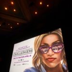 Mina El Hammani Instagram - Ayer en la premiere de @challengersmovie conocí a la reina @zendaya y disfruté de un peliculón acompañada de mi @lauramontesinos43 🤍 por mas aventuras juntas amiguita te amoooooo 🤍 @guerlain @mariaa.borras @tayriverabeauty 🌹🌹🌹🌹🌹🌹