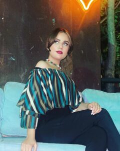 Mina Nour El Din Instagram - ﮼لـا احد يستحـق الحُزن عـزيزتي  ضعـي 'احمر الشفاه وابتسمـي . . . . . #العراق #العراق🇮🇶#اكسبلور_explore #العراق #العراق🇮🇶 #قطريات #السعوديه #الكويت #الإمارات #الاردن #سوريا #دبي #explore #instagram #snap #snäp #انستقرام #انستغرام #انستكرام #مشاهير #مشاهير_العرب #مشاهير_الانستقرام