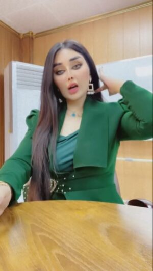 Mina Nour El Din Instagram - مرحبا حبايبي 
بهذا المنشور حابة اشكركم على كل كلمة طيبة انكتبت بحقي منكم انتو عائلتي الثانية شكرا لكل موقع او بيج رفض الاساءة الي لكل فنان او فنانة او اعلامي اتواصل وطيب خاطري الشكر والامتنان لنقابة الفنانين على رأسها النقيب المحترم الي قابلني بكل محبة وابوة و امر باكمال اجراءات الشكوى والشكر الاكبر للقضاء العراقي العادل الي اتجهت اله واني واثقه برد اعتباري لكن بعد تدخل اطراف كانوا سباقين لاحقاق الحق وبعد ما انطوني كلمة بعدم تكرار الموضوع مستقبلا وتقديم اعتذار  من الطرف الاخر سيتم التنازل عن الدعوة والمسامح كريم  ويكفيني من كل هذا متابعين مثقفين اذكياء يعرفون الصح من الخطأ والحقيقة من الكذب 🌹