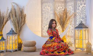 Mina Nour El Din Instagram - دخلنا العشرة الاخيرة من رمضان اتمنى ربي يحقق احلامكم ونبقى كل رمضان اخوة واحباب ❤️ احبكم دائما وابدا 🙏🏻. Taken by : @nesreen_albayati