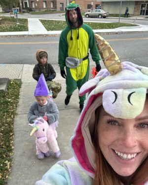 Mina Starsiak-Hawk Instagram - I dread the year the kids don’t require us to dress in matching costumes. #cherishit
::::::
Give me some good ideas for next year!!?