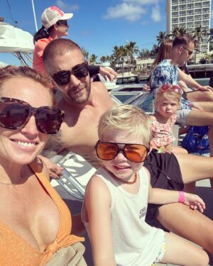 Mina Starsiak-Hawk Instagram - The Highlight Reel 🤍
::::::
What’s your thought on cruises??!? We haven’t written them off u#but this one was rough 😬