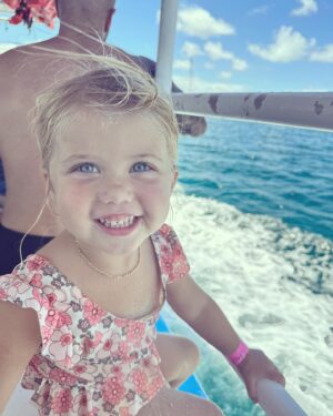 Mina Starsiak-Hawk Instagram - The Highlight Reel 🤍
::::::
What’s your thought on cruises??!? We haven’t written them off u#but this one was rough 😬