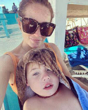 Mina Starsiak-Hawk Instagram - The Highlight Reel 🤍
::::::
What’s your thought on cruises??!? We haven’t written them off u#but this one was rough 😬