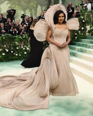 Mindy Kaling Instagram - The name of my gown was “The Melting Flower of Time”. I was so honored to wear the genius @gauravguptaofficial to the Met Gala this year. The cape was inspired by a blooming flower, and his signature sculptural techniques evoked the passage of time. Thank you Gaurav, @voguemagazine and the team of artists who designed my look! 🤍🤍🤍 
📸: @gettyentertainment