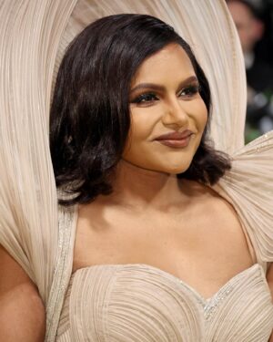 Mindy Kaling Instagram - The name of my gown was “The Melting Flower of Time”. I was so honored to wear the genius @gauravguptaofficial to the Met Gala this year. The cape was inspired by a blooming flower, and his signature sculptural techniques evoked the passage of time. Thank you Gaurav, @voguemagazine and the team of artists who designed my look! 🤍🤍🤍 
📸: @gettyentertainment