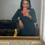 Mindy Kaling Instagram - Brought my very best “Kelly Kapoor: the Business Bitch” to an event for @cedarssinai (my favorite hospital!) honoring my friend @belabaj ! Is this dress green or dark teal? It’s important guys.