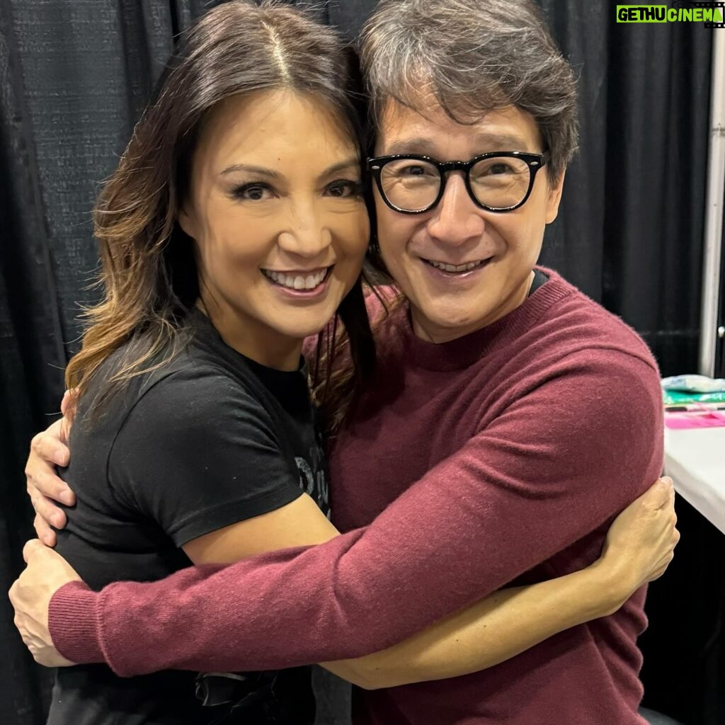 Ming-Na Wen Instagram - I got to reunite with some of my fave costars from different shows at #megaconorlando this past Sat! What a crazy busy fabulous weekend! 1) Love my Boba, @tem_morrison (and his Boba, @instadaniellogan). What an incredible turnout for our panel! We were able to share our thoughts and feelings with our fans and talked about two of our beloved Mando family members who are no longer with us. @trpcic & @carlweathers will always be in all our hearts. 🙏🏼❤️ 2) @alexkingstonofficial popped over to say hello and we instantly just picked up wherever we left off years ago! She is just as beautiful inside and out as ever! What a joyful reunion! So much love for you, girlfriend!❤️#ER 3) @jjward12 and I laughed our heads off as we always do. I think he just brings out the mingaling in me. I miss his laughs and his bright personality! Love you, Jeff!❤️#Agentsofshield 4) Gave my Mando family @officialdannytrejo, @ginajcarano and @therealdianaleeinosanto big hugs, but we were all so busy, I didn't get photos with them. I also love seeing friends like @kehuyquan, @alantudyk and the con staff and my con team. Best of all, I love the fans who are willing to wait on those long lines just to meet me. I love them!! They make what I do feel so much more meaningful and rewarding. Just the most incredible bond we share and getting to connect and meet them at these cons make everything worthwhile. Thank you for the love! Love you all! We closed the con down!! ❤️❤️❤️