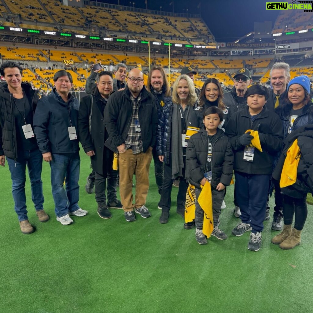 Ming-Na Wen Instagram - Not the outcome we wanted tonight, 😪but it was still an exhilarating homecoming to be on the field with the @steelers and my family and friends! ☺️ 👏🏼🖤💛 Great to meet the Rooneys, see my buddy @mrpatrickfabian and meet the members of @styxtheband. Being on the field was such a high! Thank you to Dave Hoss, John Wodarek and Noah for making this a most awesome experience! The fans rocked the towel twirl and I loved seeing them continue to cheer #theSteelers on with pure devotion and passion! But even though they rallied, no go tonight. 😪 Next one! 🖤💛🖤💛