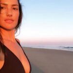 Minka Kelly Instagram – If we all cared more about the health of our planet & all the people on it than our own “sides” we might find we agree on so many things.
If we took the time to actually listen, we could grow to understand each other & practice the humility it takes to see our own blind spots. Our ignorant spots. Our privileged spots.

So instead, some of us are made to feel afraid to lose our right to choose what’s best for our bodies, afraid we’re taking for granted & ruining the only planet we have, afraid of losing accessible & affordable health care. Others are afraid of not being protected or recognized under the law because of who they love. Too many are afraid of being lynched with impunity, for far too long, because of the color of their skin.

We’re a country in pain with deep historical wounds and it’s manifested itself into a collective depression and rage. A pain brushed under the rug for so long and now we finally have to face it.

The last four years has shown us how much work we have to do. We deserved this President. We deserved to look in the mirror and see the hurt we’ve ignored and neglected. Trauma stimulates a need for growth. Our country and our planet need us to grow up. To wake up. 

To do this, and I believe, we need a leader who is decent – who reflects on their own pain and is capable of deep empathy and compassion for all Americans, not just those who vote for them. One who believes in science and can help us all cope and navigate our way through a global health crisis.
A leader who has sat at the table and has the experience to make informed and difficult decisions. One who can respond to international events with the nuance the world needs.
I believe Trump has served his purpose and forced us to face the true reality of our divisions and systemic failures, and now it’s up to us to take a deep breath and get our collective shit together. 

No candidate is ever perfect, but I trust Joe Biden’s heart and I trust he will surround himself with the right people. I believe we have the ability to right this course and do the hard work if we have the right guidance at the helm, and that is why I will be voting for Biden / Harris. I hope you’ll do the same.