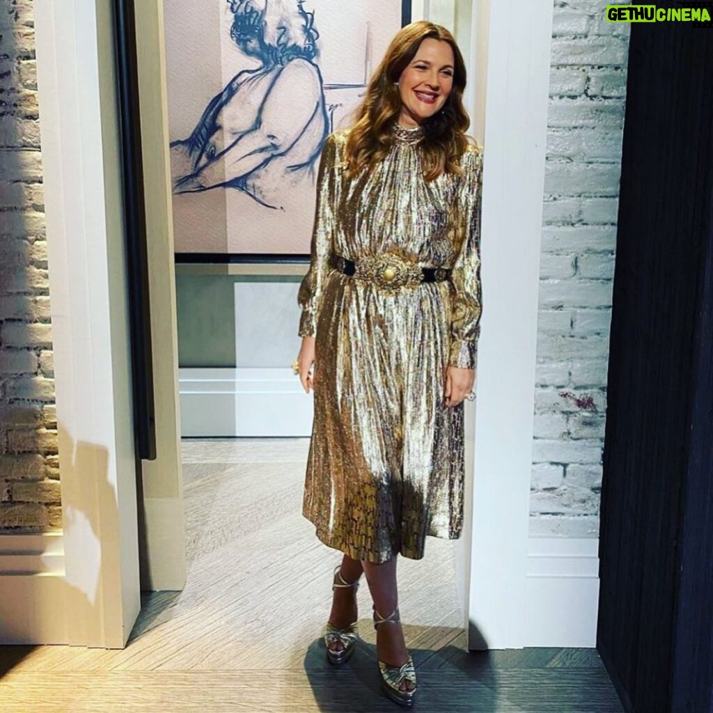 Minka Kelly Instagram - I would like to take a moment to express my excitement and utter delight that @drewbarrymore has her own talk show. That we get to hear all her wisdoms and perspectives on life, business and friendships. We get to learn alongside her and be inspired by all her curiosities and passionate thirst for knowledge on myriad subjects. In the short time I had the absolute the gift of working with her, I learned so much. She inspired and lifted me up and reminded me of my worth. It’s what she does so naturally with any and all women in her orbit. I used to be so scared and uncomfortable in my skin. I was someone who judged women who were free and lacked inhibition. It was something I didn’t understand and something I envied deeply. Women who were considered a ‘wild card’ because I grew up being embarrassed of my mother who was, in fact, a wild card. I was too focused on wishing she were like everyone else’s moms to see how lucky I was to have a mother that was a free spirit who didn’t care what anyone thought of her. She was free and fun and full of joy and excitement no matter the circumstance. She was a survivor. Now, some of my favorite women in the world are my wild cards. We should all aspire to be our most wildest card. One who lives life to the fullest, loves everyone around her as fully as she possibly can with every ounce of love her heart can give. With that comes a big risk of many heartbreaks throughout her life but oh the stories she will tell... Lest we forget the collateral beauty that is the result of heartbreak; the empathy, the wisdom, the compassion, the grace... Goodness I love a wild card. Drew taught me that. ❤️