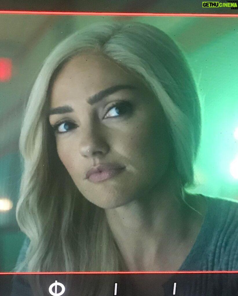 Minka Kelly Instagram - episode 11 streamin’ now. directed by the incredible, will go to any length to get the shot @shelton9mil. @dcutitans @thedcuniverse 💙🕊