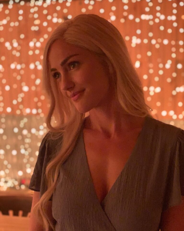 Minka Kelly Instagram - Just wrapped our brilliant DP @borismojsovski’s directorial debut episode and I can’t wait to see it. Gonna be a fun one. You killed it, Boris. Bravo. ❤️ Is anyone else excited for season 2? @dcutitans @thedcuniverse Sept 6th. Ps: @alanritchson is also apparently a photographer now.