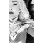 Minka Kelly Instagram - Season ✌🏽of @dcutitans will be streaming September 6th @thedcuniverse 🕊