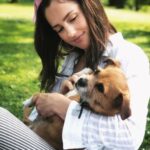 Minka Kelly Instagram - me n my pup 📷: @conorleslie💛