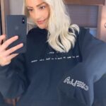 Minka Kelly Instagram - “Love is real. You just have to find it on your own terms” Love my @chellamanart hoodie so much! Visit the link in his bio to see his collection with Opening Ceremony. 🤟🏽❤️🧡💛💚 (It’s a wig. These were taken at work)