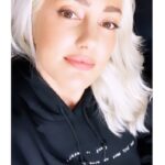 Minka Kelly Instagram - “Love is real. You just have to find it on your own terms” Love my @chellamanart hoodie so much! Visit the link in his bio to see his collection with Opening Ceremony. 🤟🏽❤️🧡💛💚 (It’s a wig. These were taken at work)