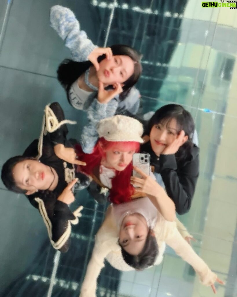 Minnie Instagram - HAPPY 6TH ANNIVERSARY💜 아이들이 6살됐어요!!🥳🫶🏻🎂 많이많이 사랑해🤪🫰🏻🎉