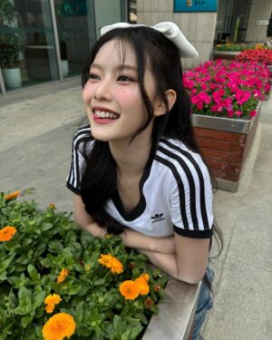 Mint Suchada Sonpan Instagram - Endless fun 🐱🌷
#adidasOriginals #adidasThailand #adidasSamba #createdwithadidas