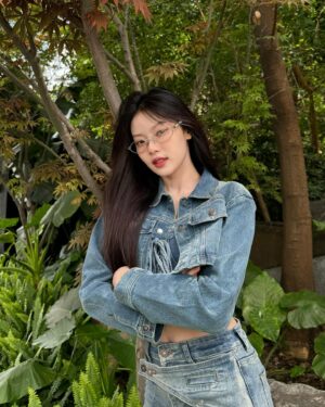 Mint Suchada Sonpan Instagram - “Stay tuned for the upcoming “Jentle Salon” collection, available on 5.1”💐

@gentlemonster @jennierubyjane 
#GENTLEMONSTER #JENTLESALON #GENTLEMONSTERXJENNIE