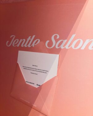 Mint Suchada Sonpan Instagram - “Stay tuned for the upcoming “Jentle Salon” collection, available on 5.1”💐

@gentlemonster @jennierubyjane 
#GENTLEMONSTER #JENTLESALON #GENTLEMONSTERXJENNIE