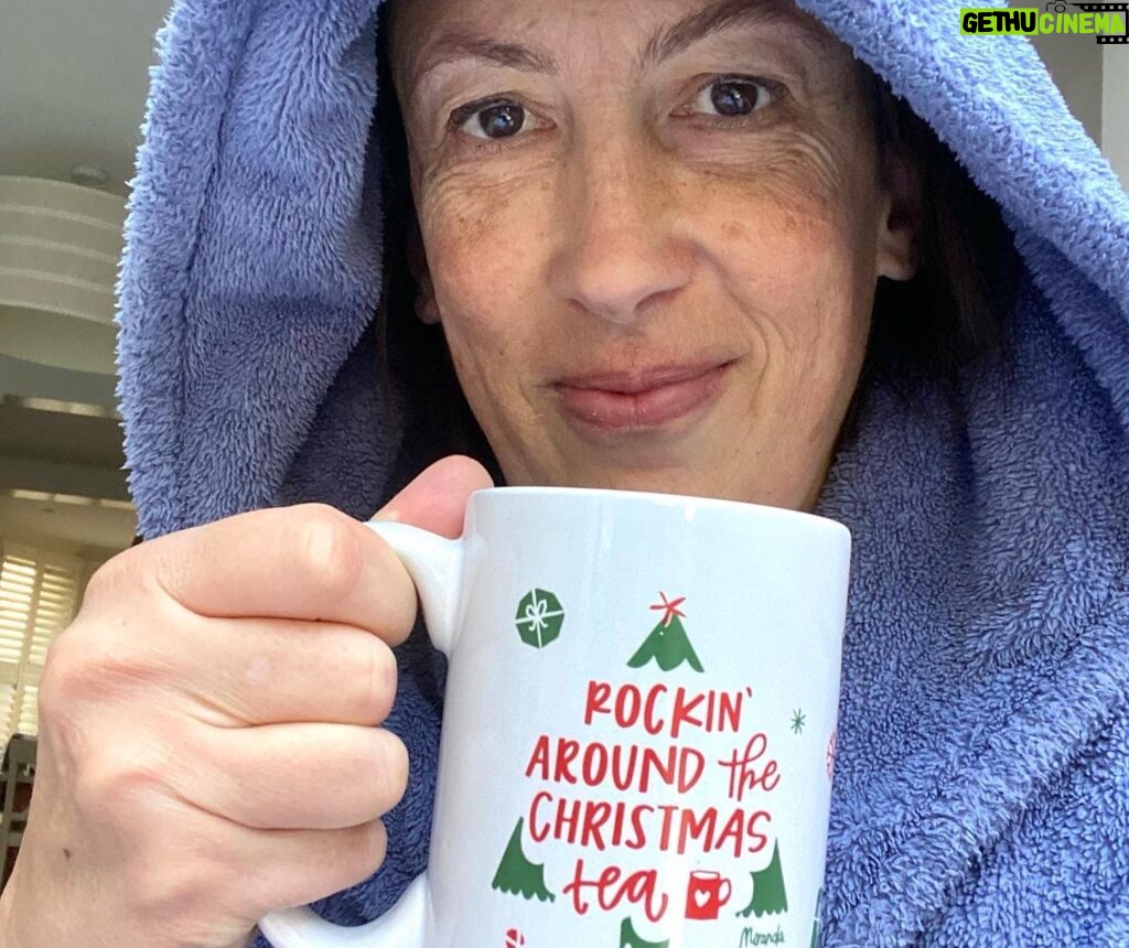 Miranda Hart Instagram - Anyone who suffers with chronic illness and is looking for meaningful work within their condition with an employer that understands check out @astriidcharity #raiseaglassforastriid